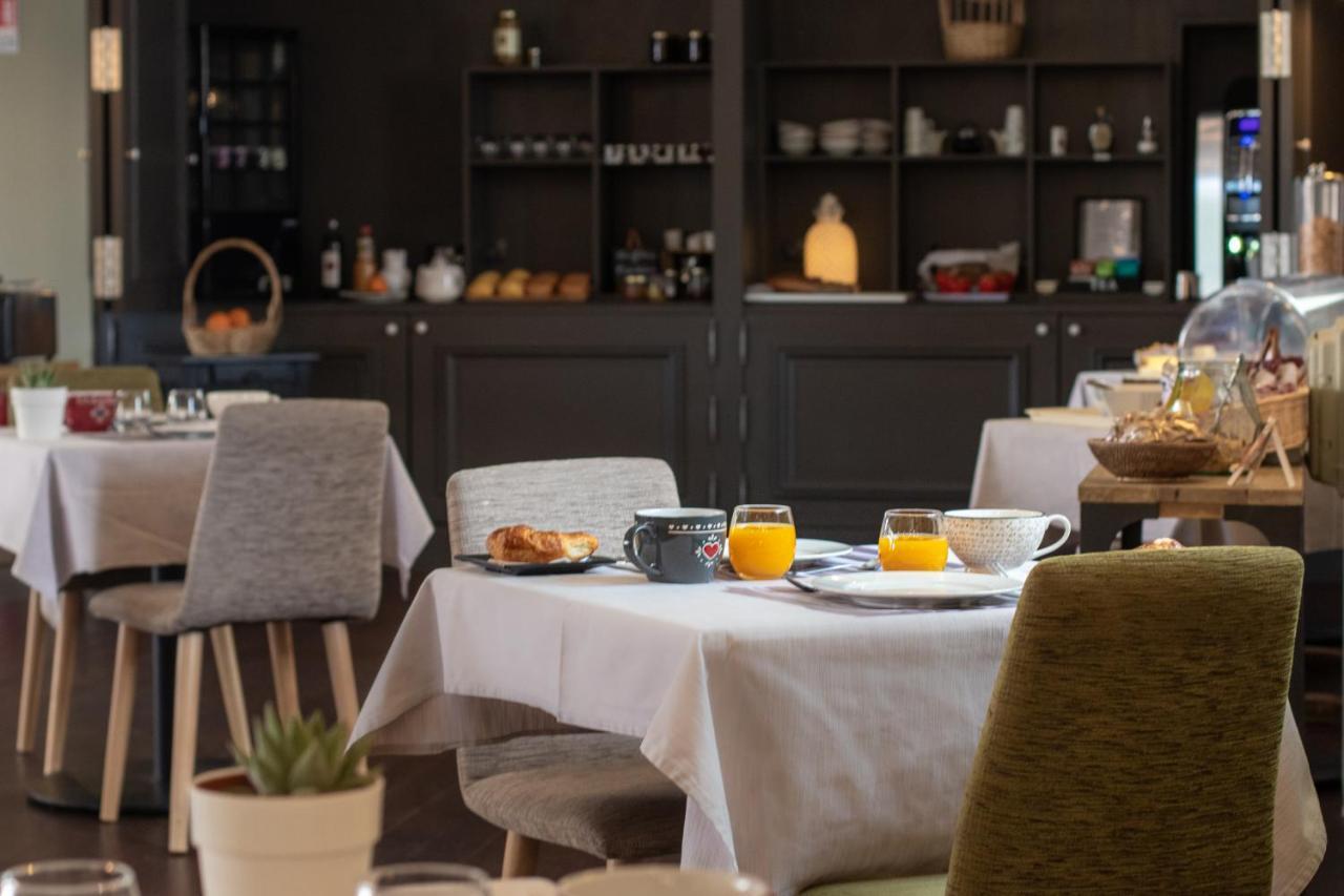 Logis Hotel Tante Yvonne & Son Restaurant Semi-Gastronomique - Lyon Nord Quincieux Exteriör bild