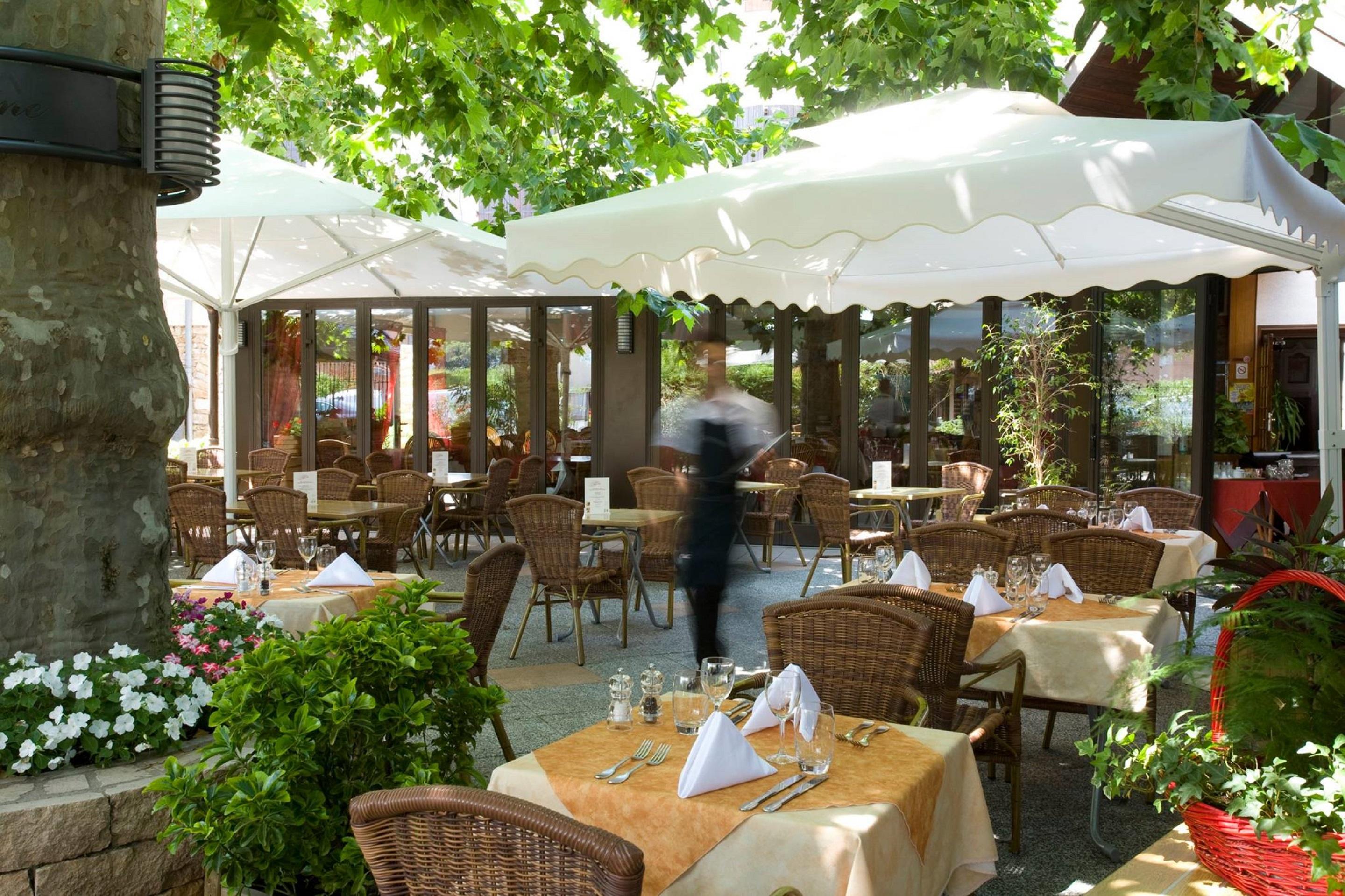 Logis Hotel Tante Yvonne & Son Restaurant Semi-Gastronomique - Lyon Nord Quincieux Exteriör bild