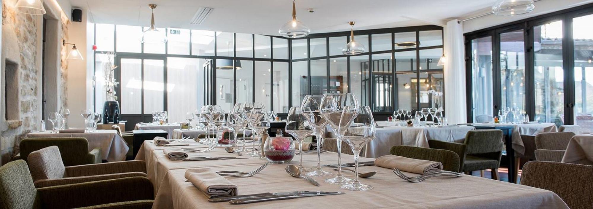 Logis Hotel Tante Yvonne & Son Restaurant Semi-Gastronomique - Lyon Nord Quincieux Exteriör bild