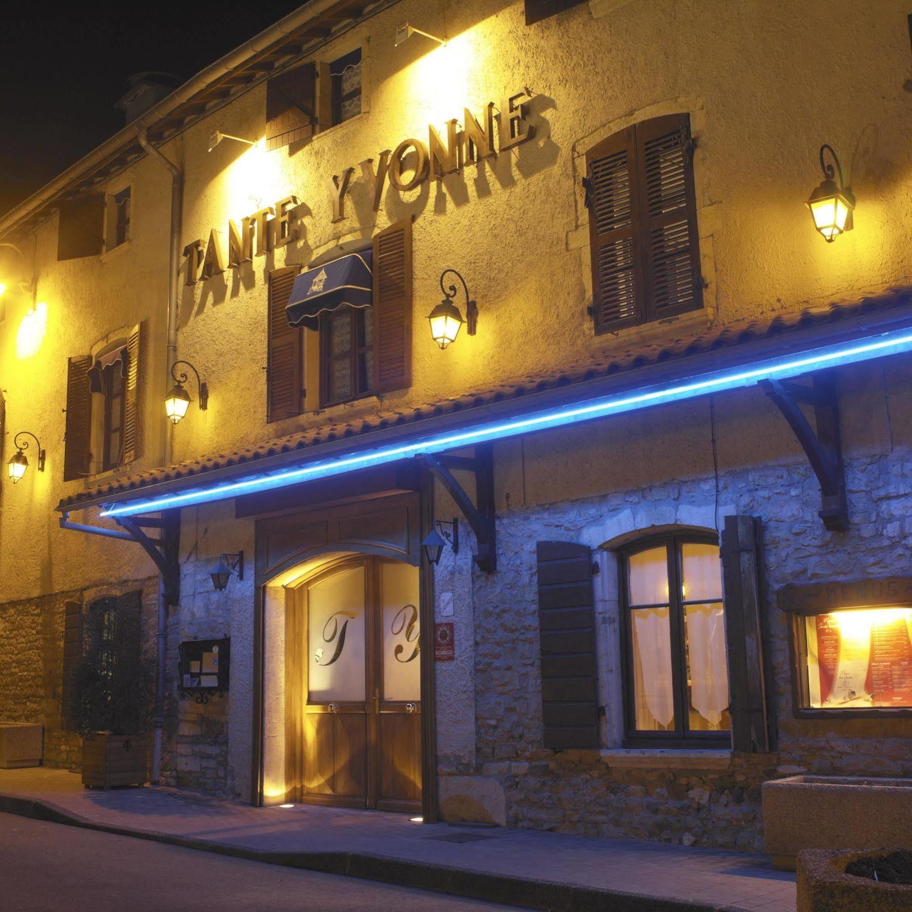 Logis Hotel Tante Yvonne & Son Restaurant Semi-Gastronomique - Lyon Nord Quincieux Exteriör bild