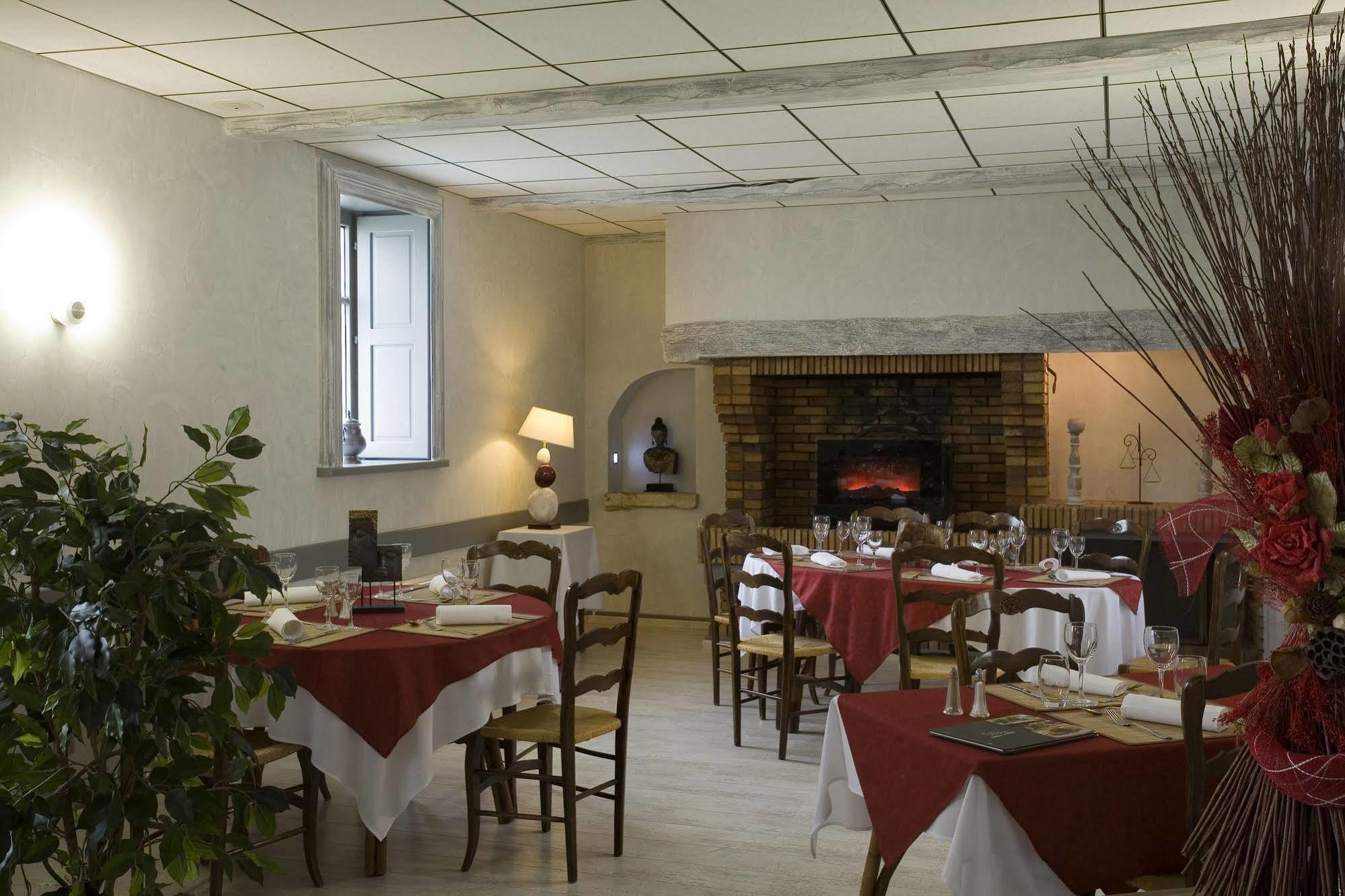 Logis Hotel Tante Yvonne & Son Restaurant Semi-Gastronomique - Lyon Nord Quincieux Exteriör bild